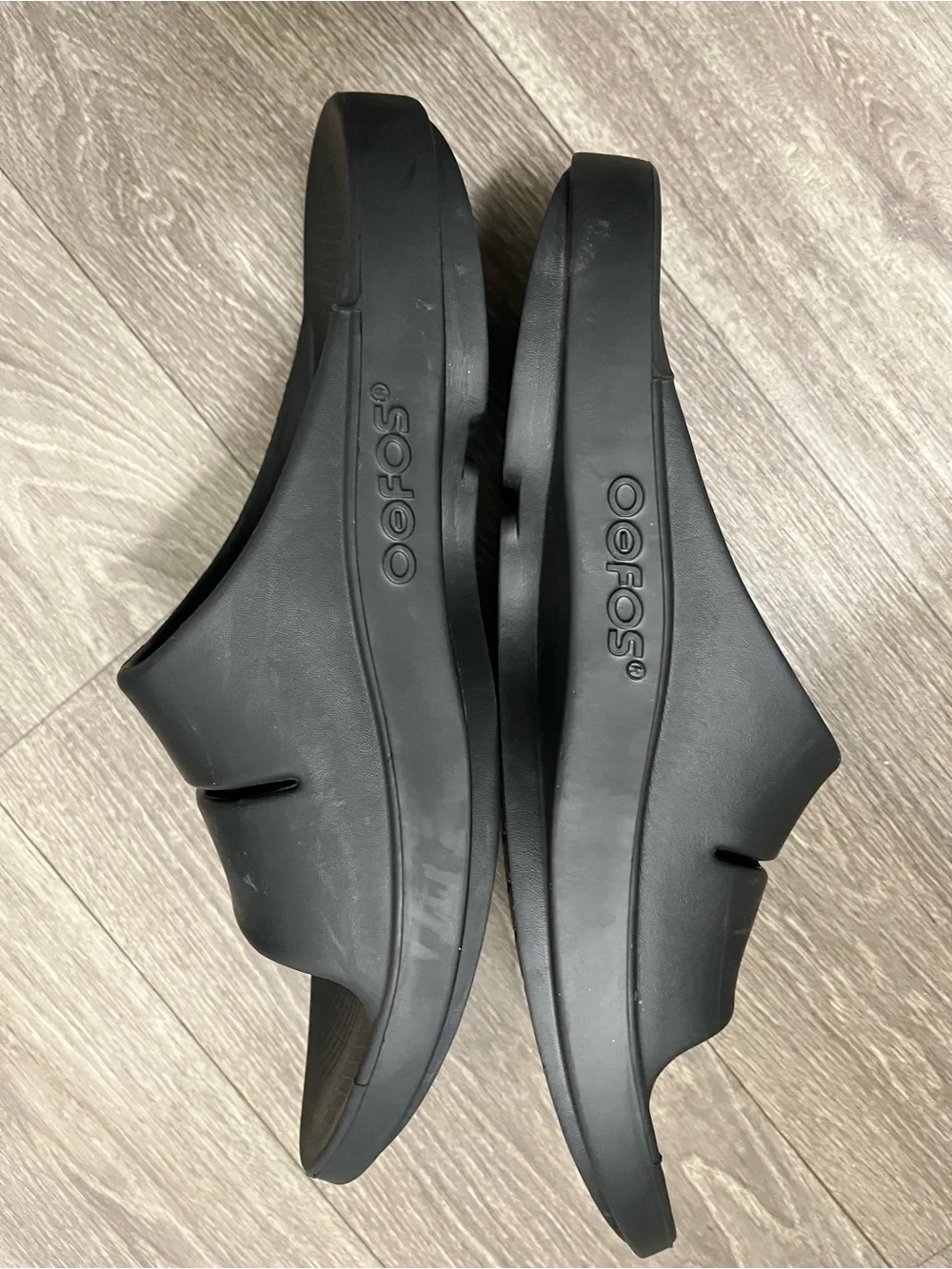 OOFOS Black Men's Recovery Slide